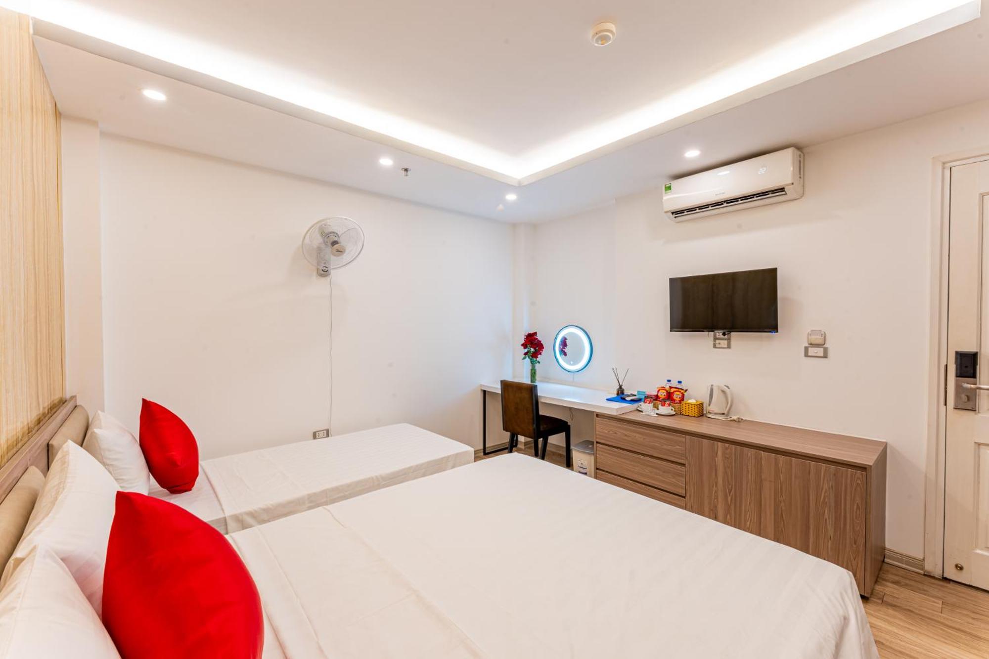 Moon Hotel 26 Do Quang Hanoi Exteriör bild